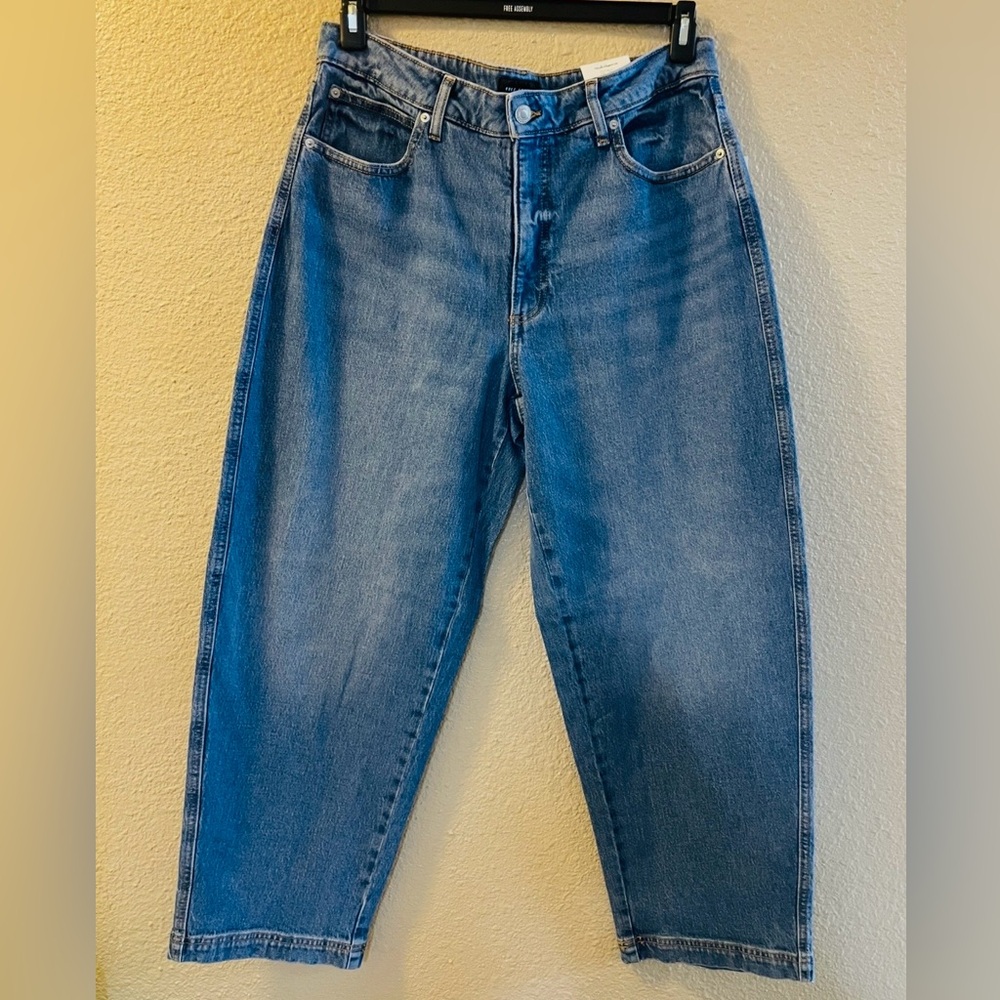 FREE ASSEMBLY Women’s Mid Rise Jeans Size 12 MR WIDE HEM BARREL